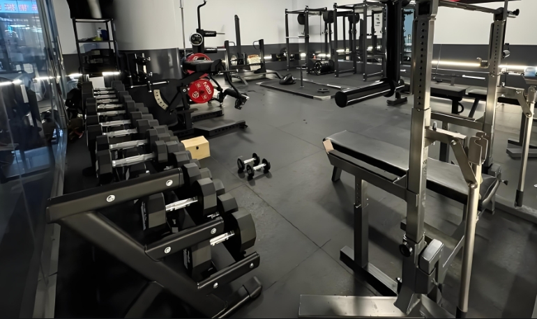 Dumbbell Strength Training at Home: Beginners Can Build a Stronger Body!